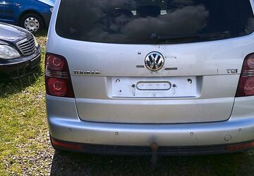 VW Touran 208.900 km 3.700 &euro; Grevenbroich 41516