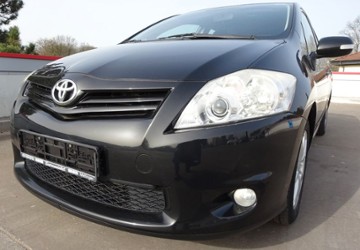 Toyota Auris 76.000 km 7.490 &euro; Solingen 42719