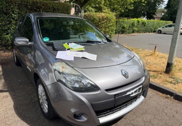 Renault Clio 98.000 km 2.900 &euro; Duisburg 47198